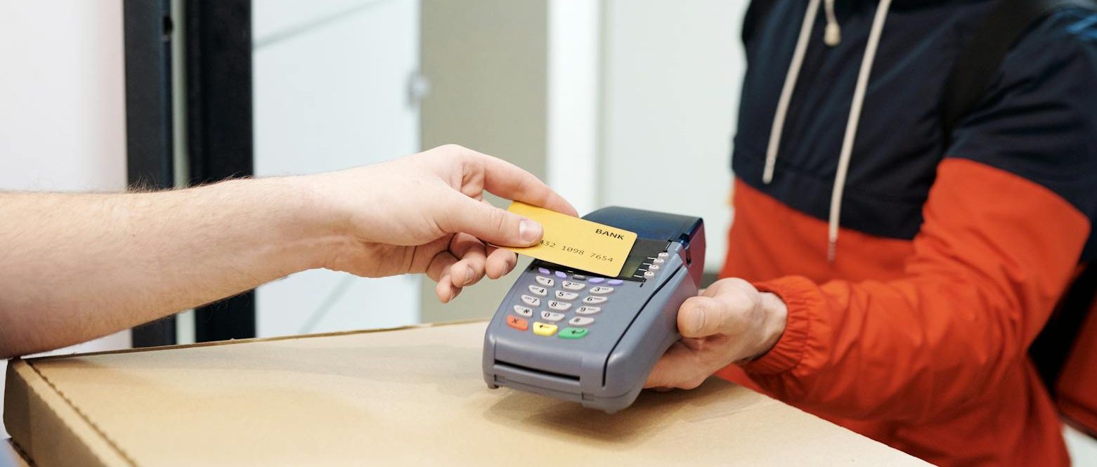 Skydda dina kort mot trådlös skimming med Skimsafe – effektivt skydd mot digitala bedrägerier.