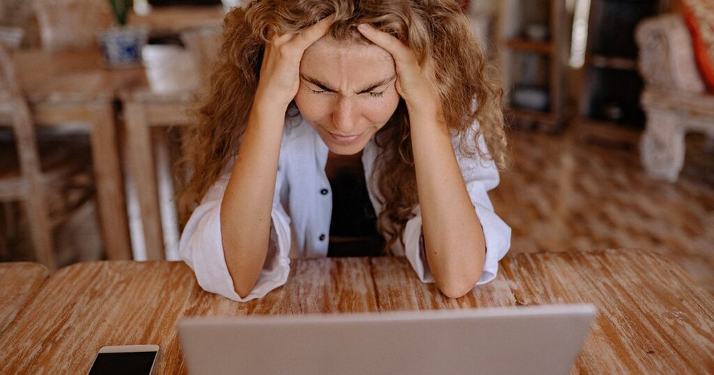 Varför fortsätter vi gå på bedrägerier?