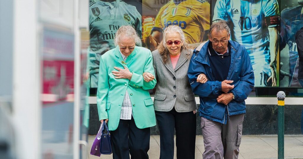 Bedragare fortsätter lura äldre